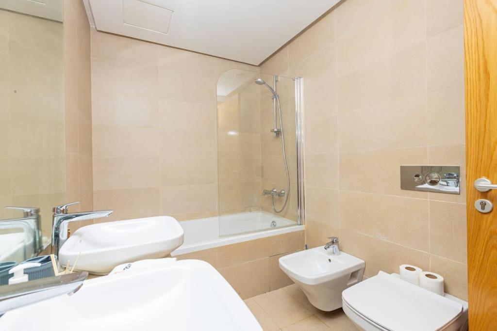 Modern 2Br Retreat In Marina Sale Luxury Living Apartment Hajja Екстериор снимка