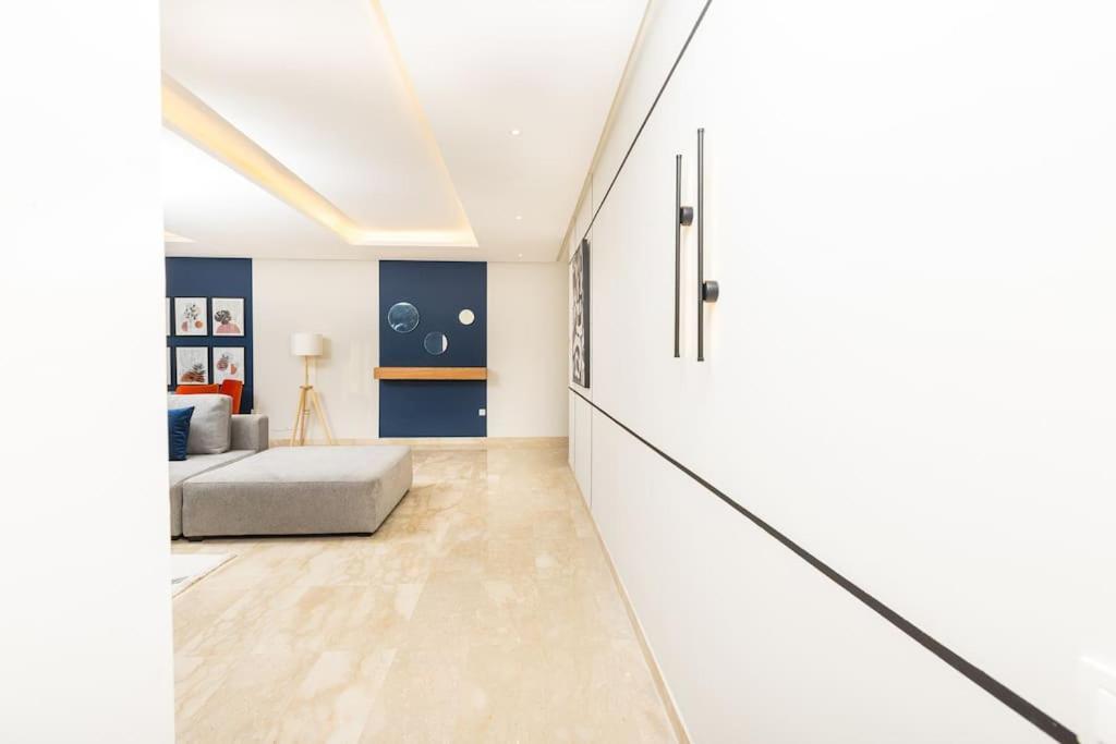 Modern 2Br Retreat In Marina Sale Luxury Living Apartment Hajja Екстериор снимка