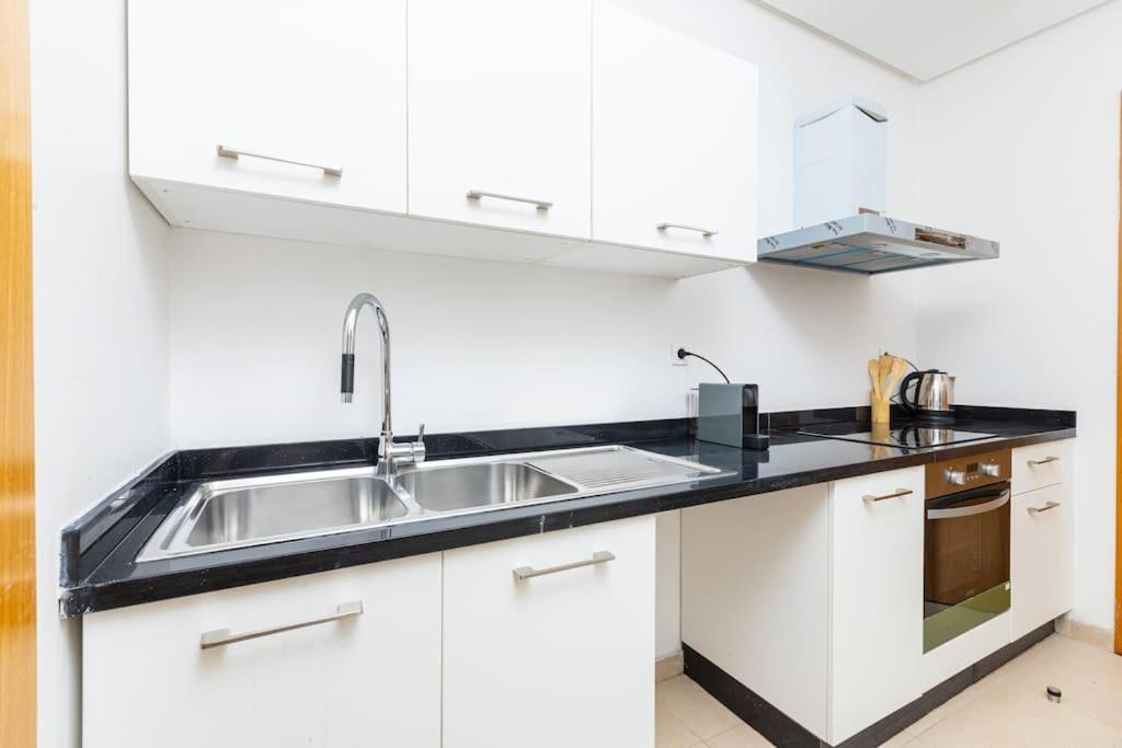 Modern 2Br Retreat In Marina Sale Luxury Living Apartment Hajja Екстериор снимка