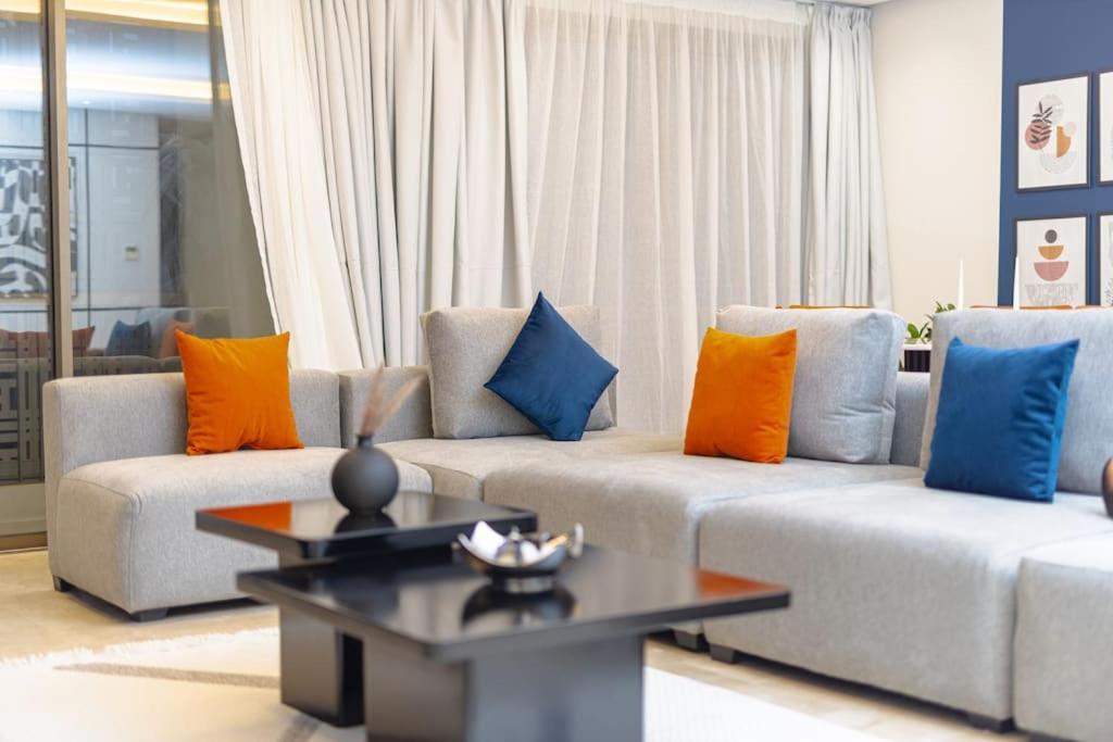 Modern 2Br Retreat In Marina Sale Luxury Living Apartment Hajja Екстериор снимка