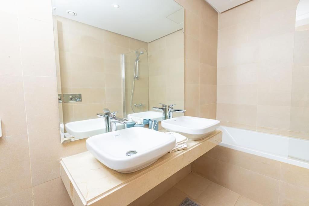 Modern 2Br Retreat In Marina Sale Luxury Living Apartment Hajja Екстериор снимка