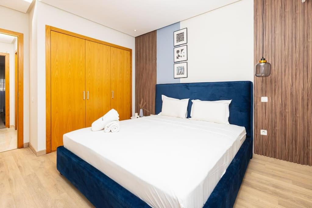 Modern 2Br Retreat In Marina Sale Luxury Living Apartment Hajja Екстериор снимка
