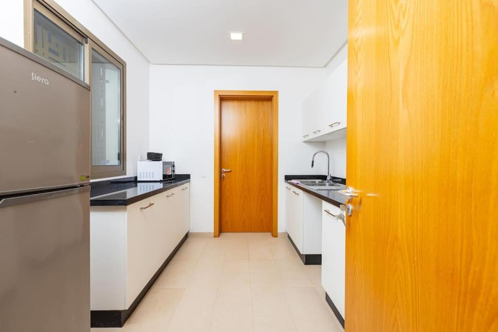 Modern 2Br Retreat In Marina Sale Luxury Living Apartment Hajja Екстериор снимка