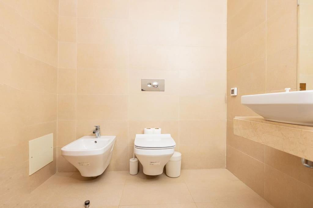Modern 2Br Retreat In Marina Sale Luxury Living Apartment Hajja Екстериор снимка