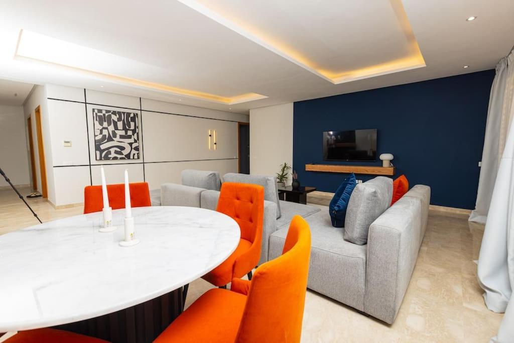Modern 2Br Retreat In Marina Sale Luxury Living Apartment Hajja Екстериор снимка