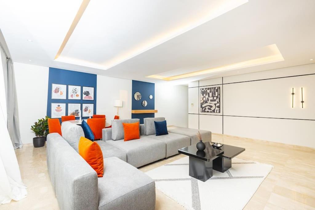 Modern 2Br Retreat In Marina Sale Luxury Living Apartment Hajja Екстериор снимка